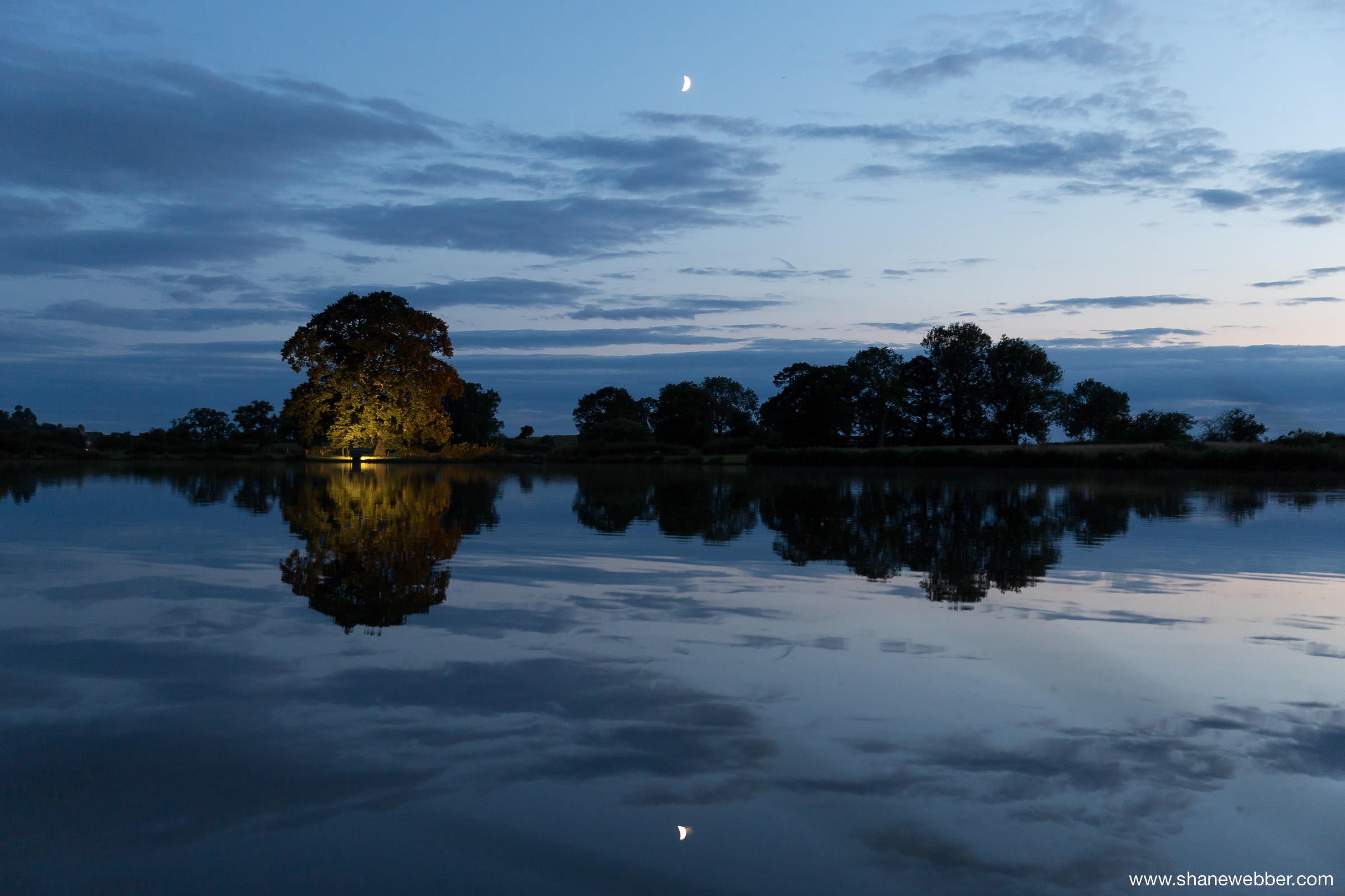 Sandhole Oak Barn lake wedding photo 