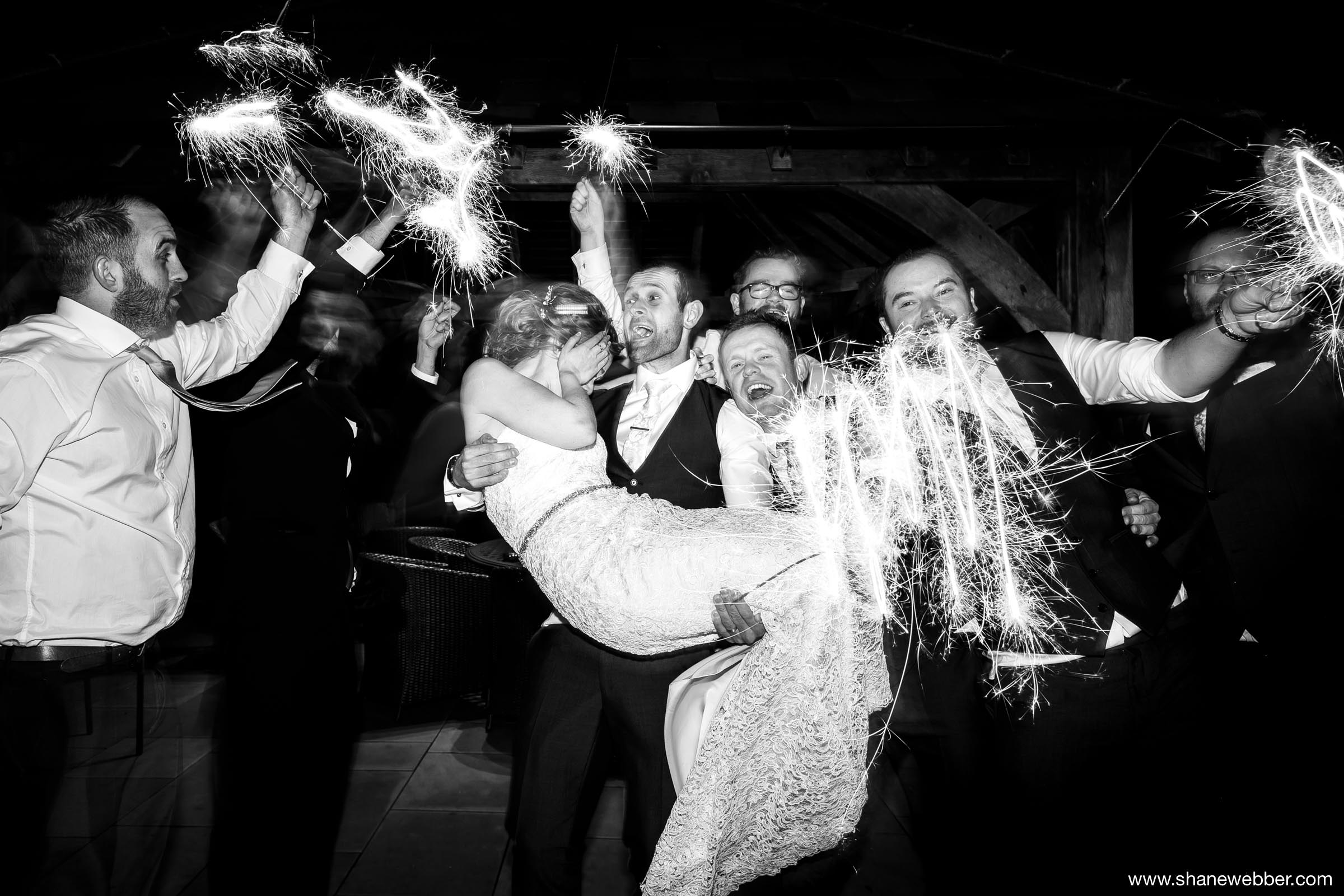 Fun wedding picture idea with sparklers