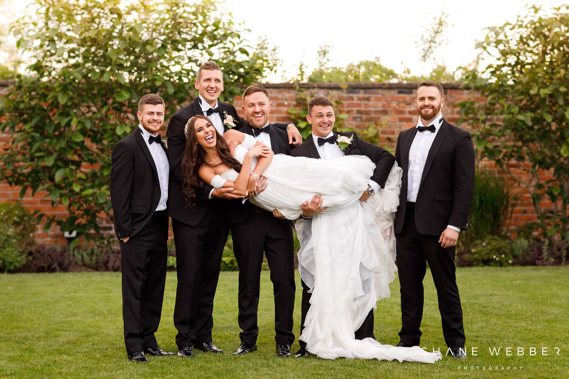 tips for looking your best in wedding photos