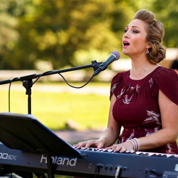 Drinks reception entertainment ideas